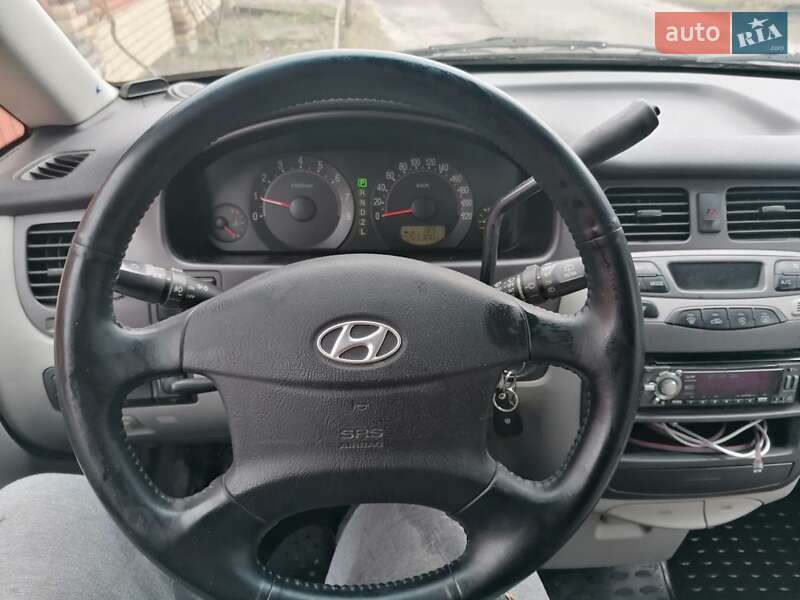 2006 hyundai trajet