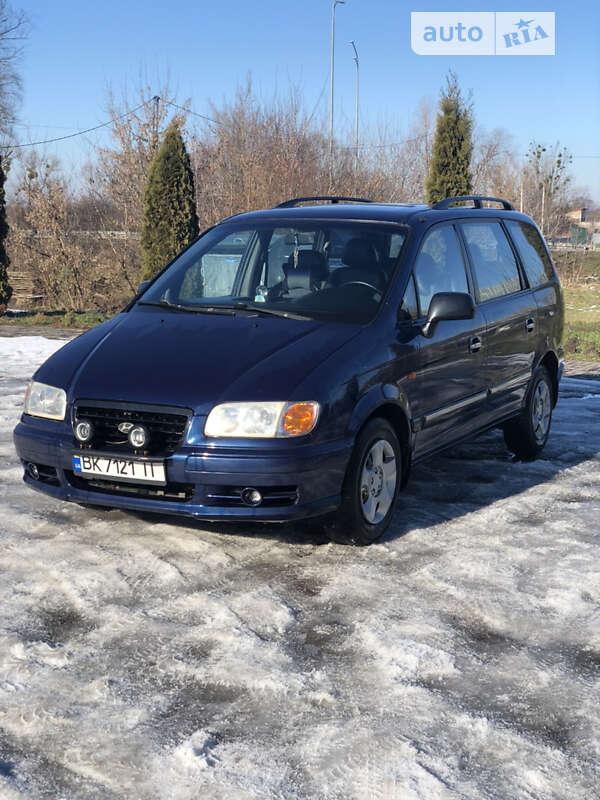 2001 hyundai trajet