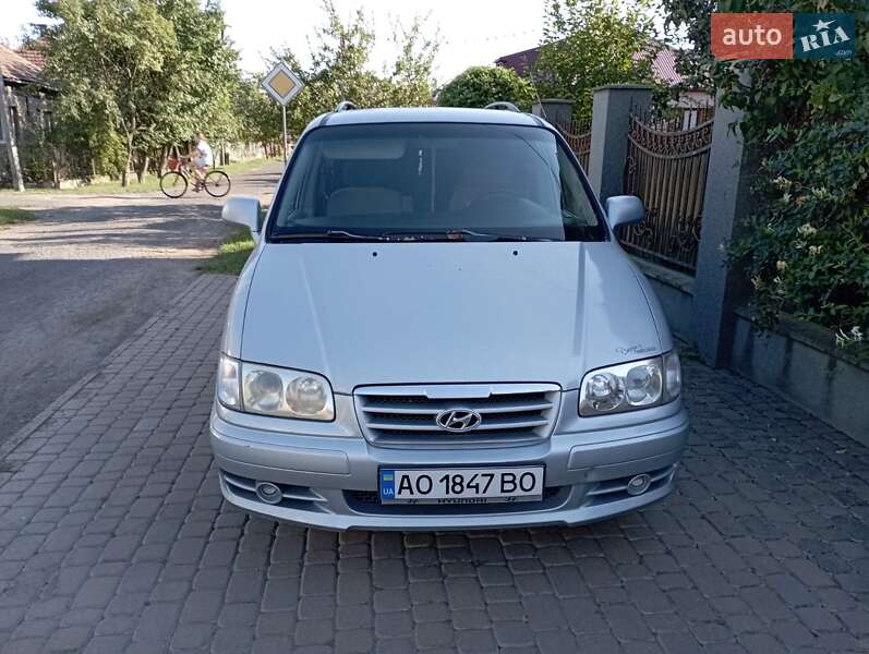 2004 hyundai trajet