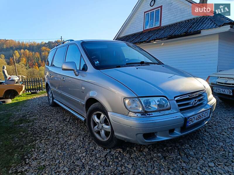 2005 hyundai trajet