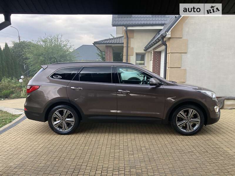 2014 hyundai grand santa fe
