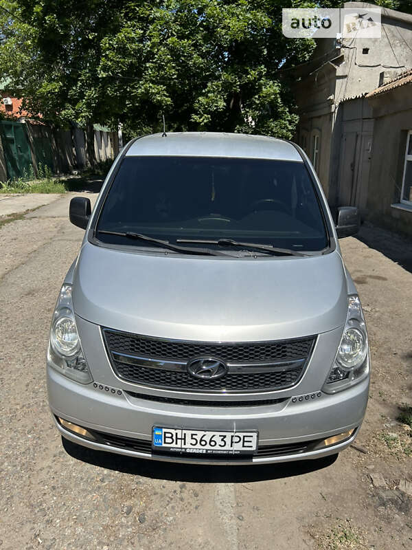 2010 hyundai h-1