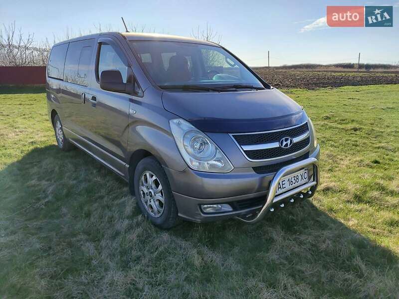 2011 hyundai h-1