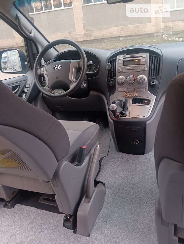 2011 hyundai h-1
