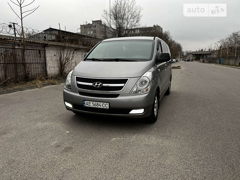 2011 hyundai h-1