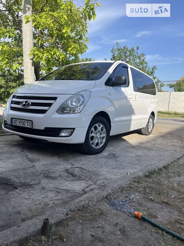 2012 hyundai h-1
