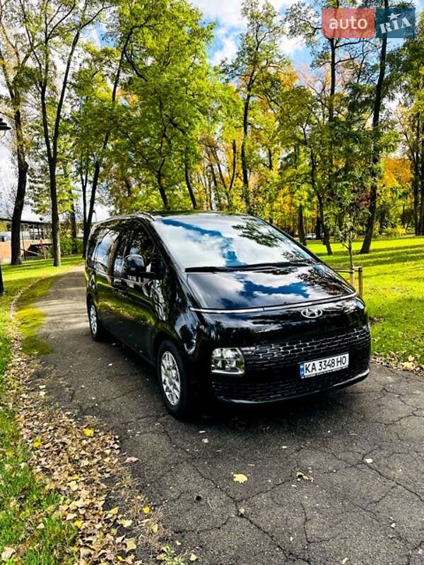 2022 hyundai staria