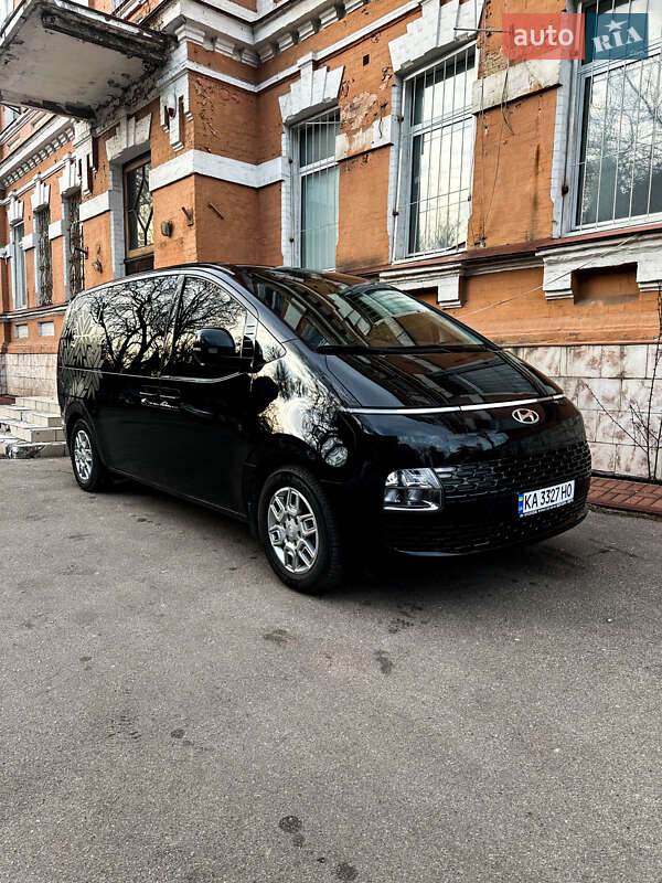 2022 hyundai staria
