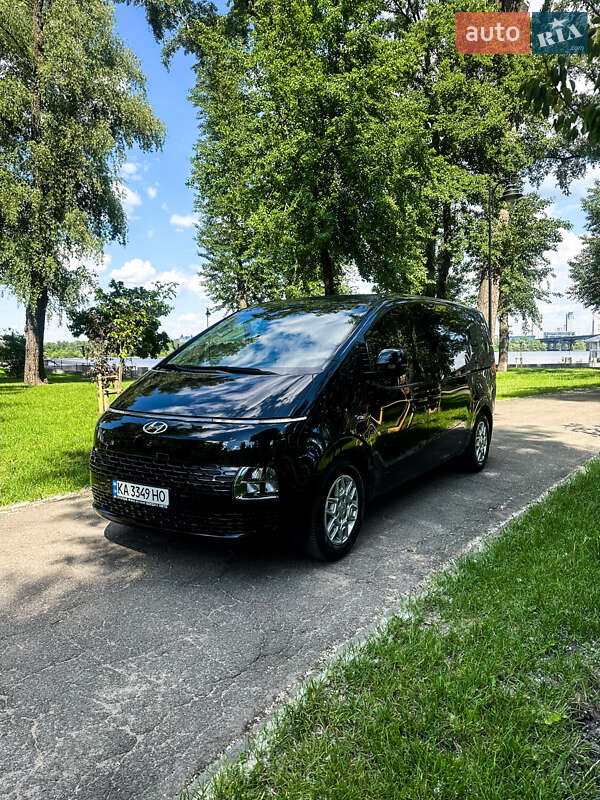 2022 hyundai staria