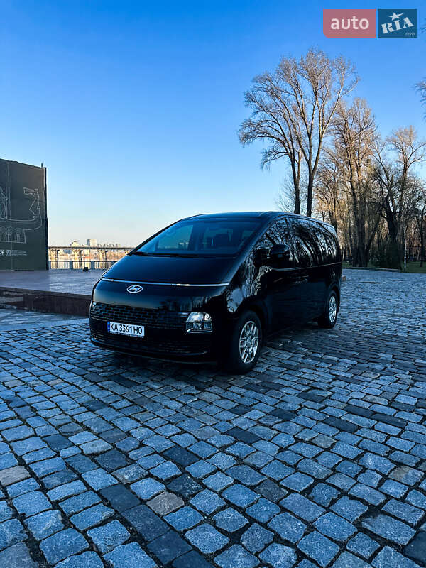 2022 hyundai staria