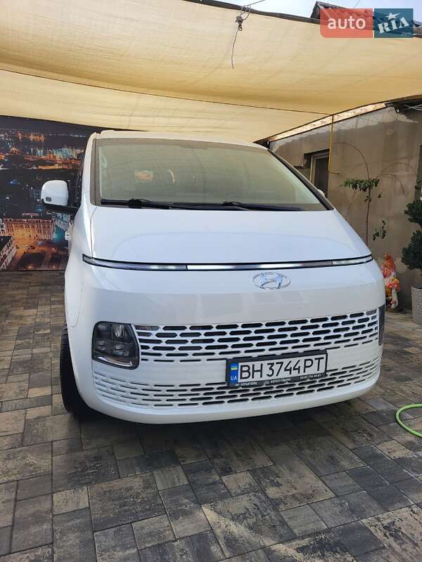 2022 hyundai staria