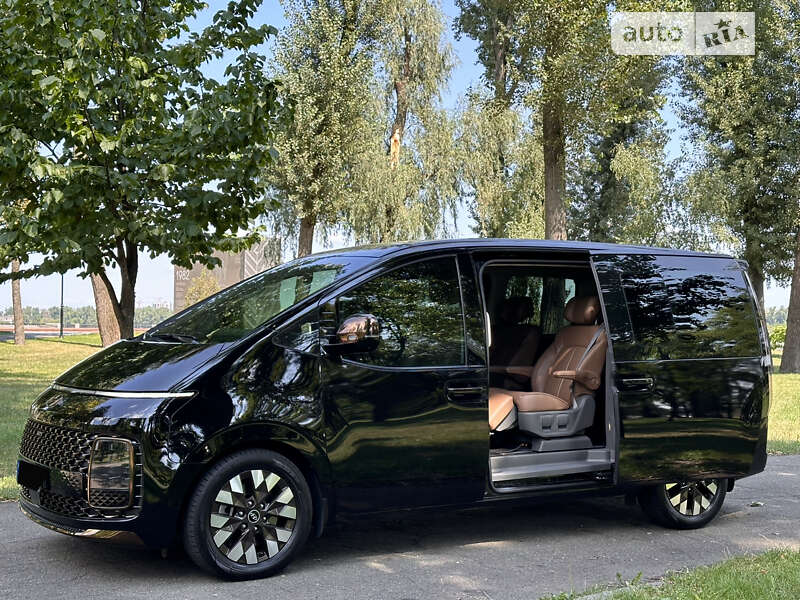 2022 hyundai staria