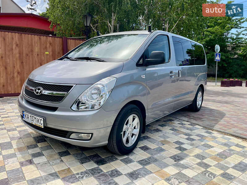 2011 hyundai grand starex