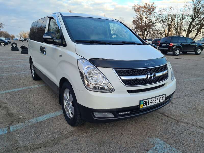 2011 hyundai grand starex