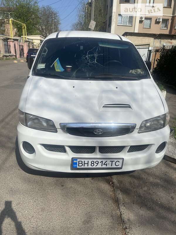 2001 hyundai h1d