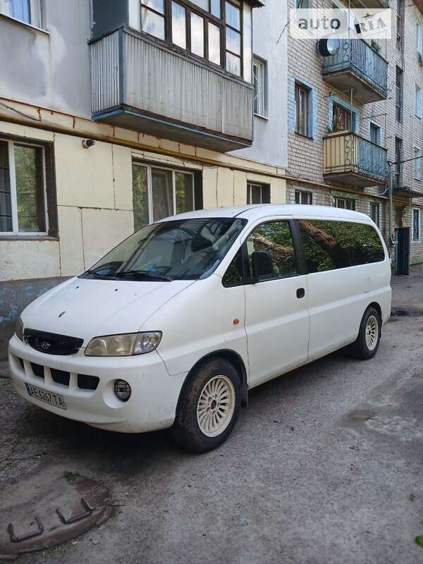 2001 hyundai h-1