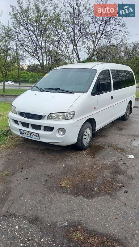 2001 hyundai h-1