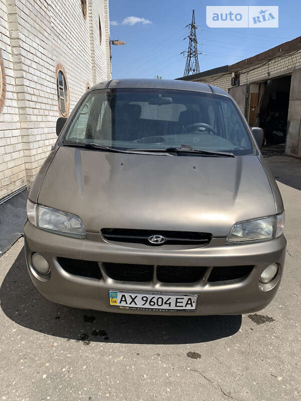 2000 hyundai h200
