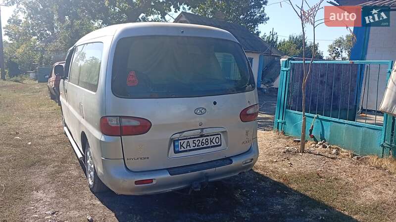 2000 hyundai h200