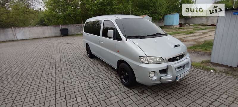 2001 hyundai h 200