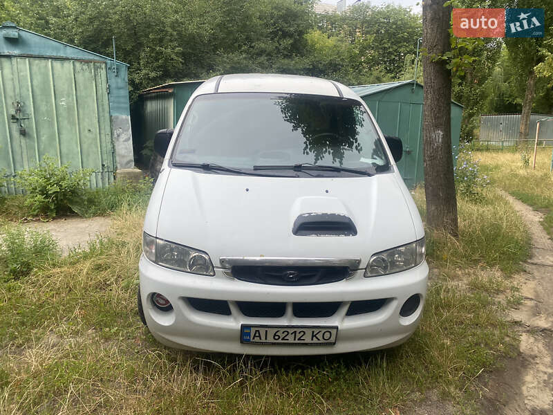 2001 hyundai h1d