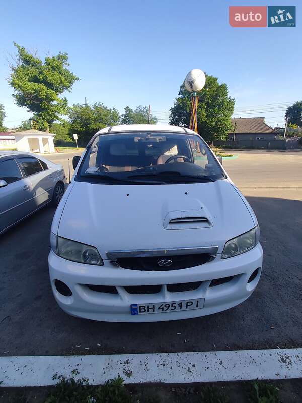 2002 hyundai h-1