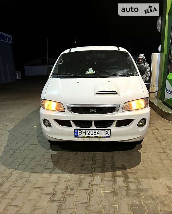 2003 hyundai h-1