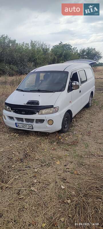 2003 hyundai h200