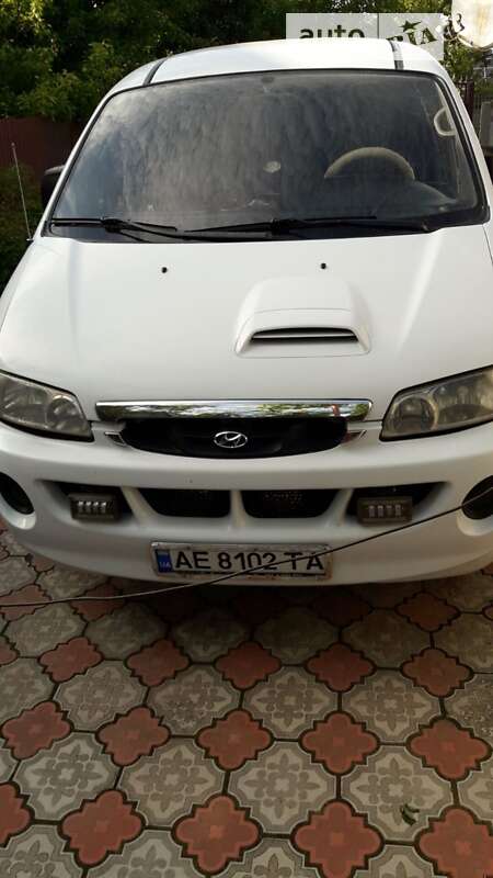 2004 hyundai h-1