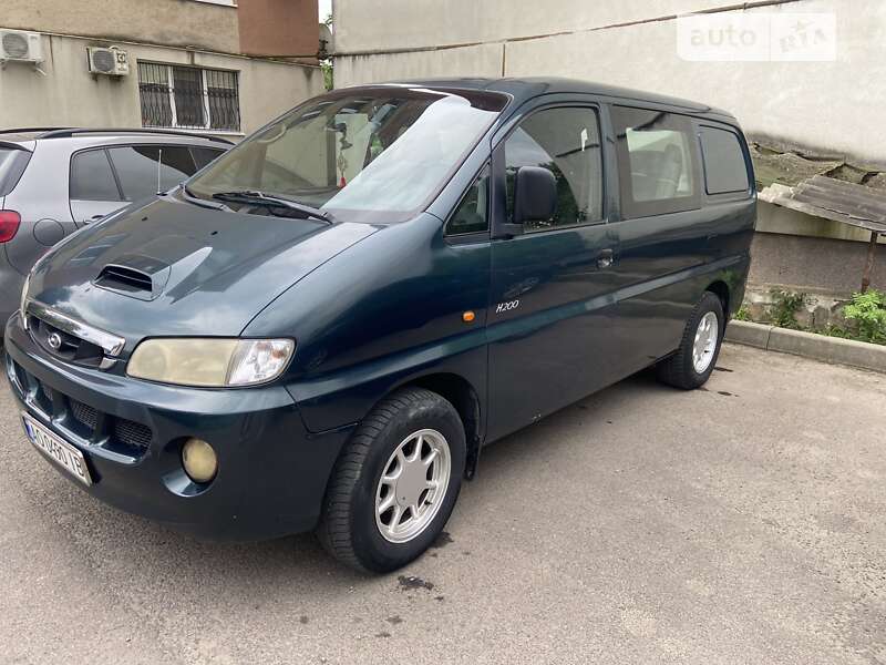 2003 hyundai h-1