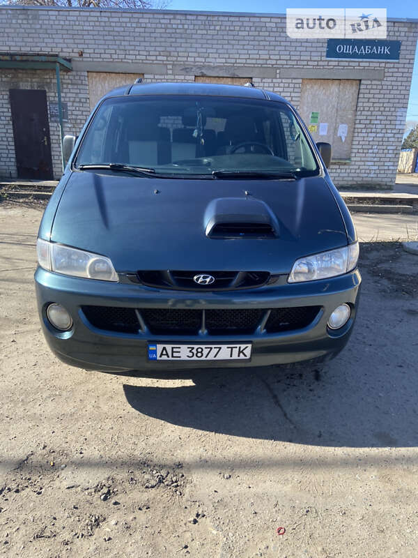 2003 hyundai h200