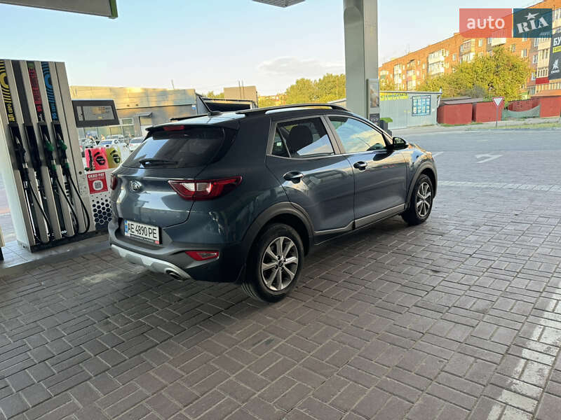 2021 kia stonic