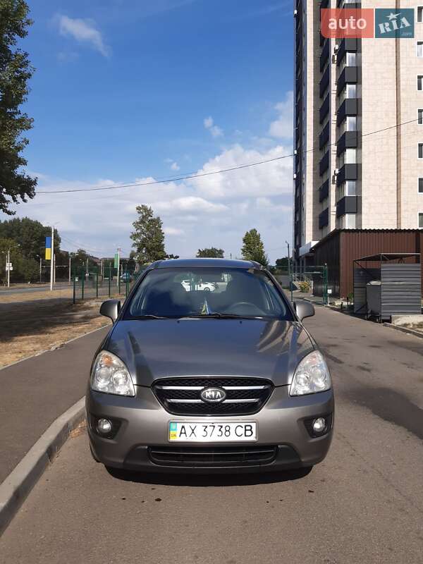 2008 kia carens