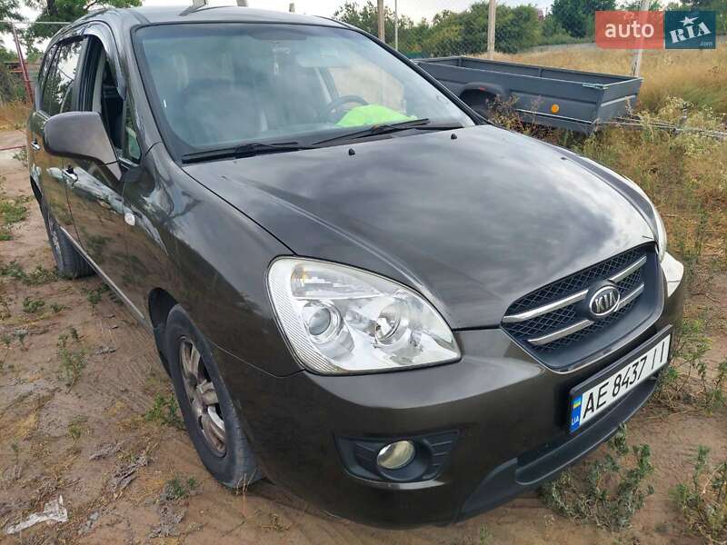 2008 kia carens