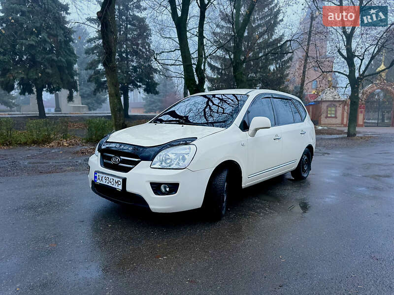 2008 kia carens