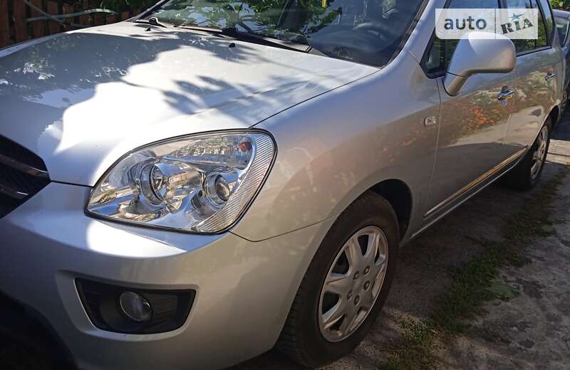 2008 kia carens
