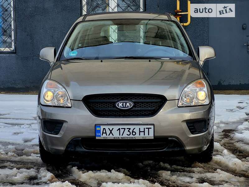 2008 kia carens