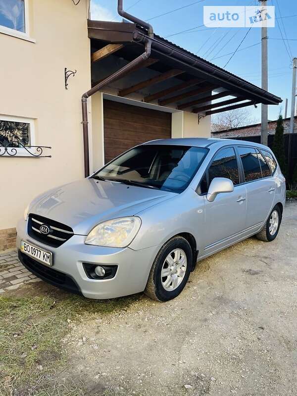 2008 kia carens