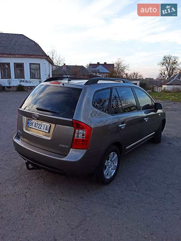 2008 kia carens