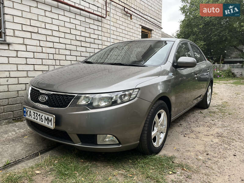 2011 kia cerato 1-6d 5mt2