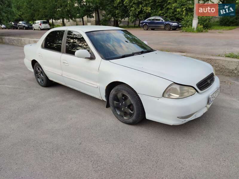 2000 kia clarus