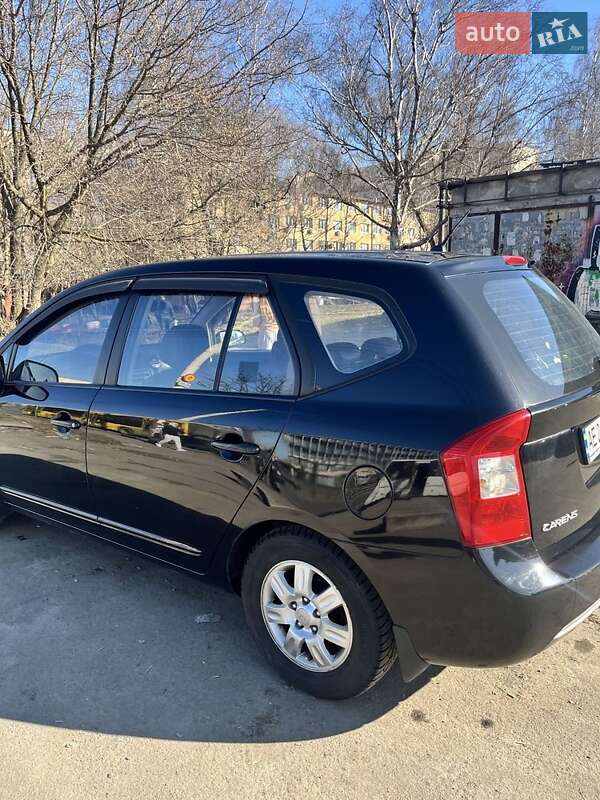 2010 kia carens