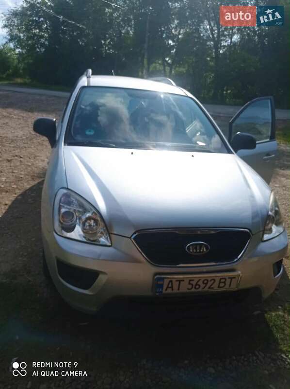 2011 kia carens