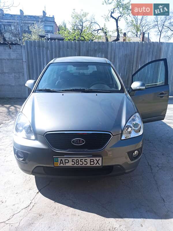 2011 kia carens