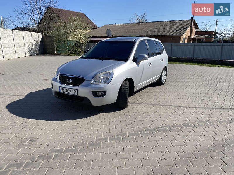 2011 kia carens