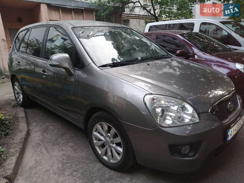 2011 kia carens