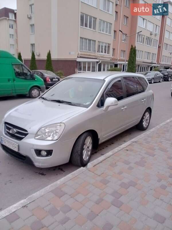 2010 kia carens