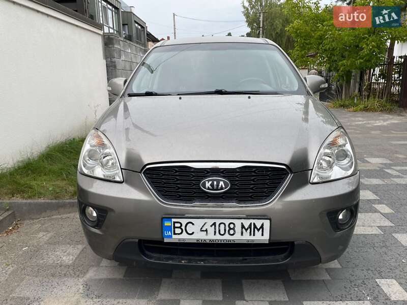 2011 kia carens