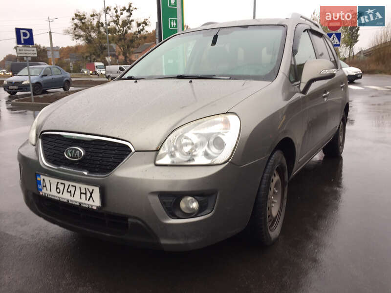 2012 kia carens