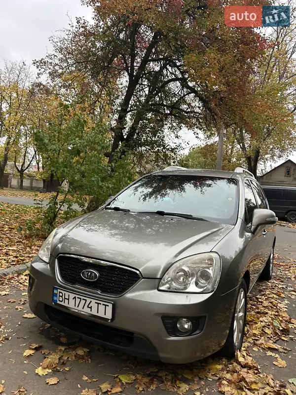 2012 kia carens